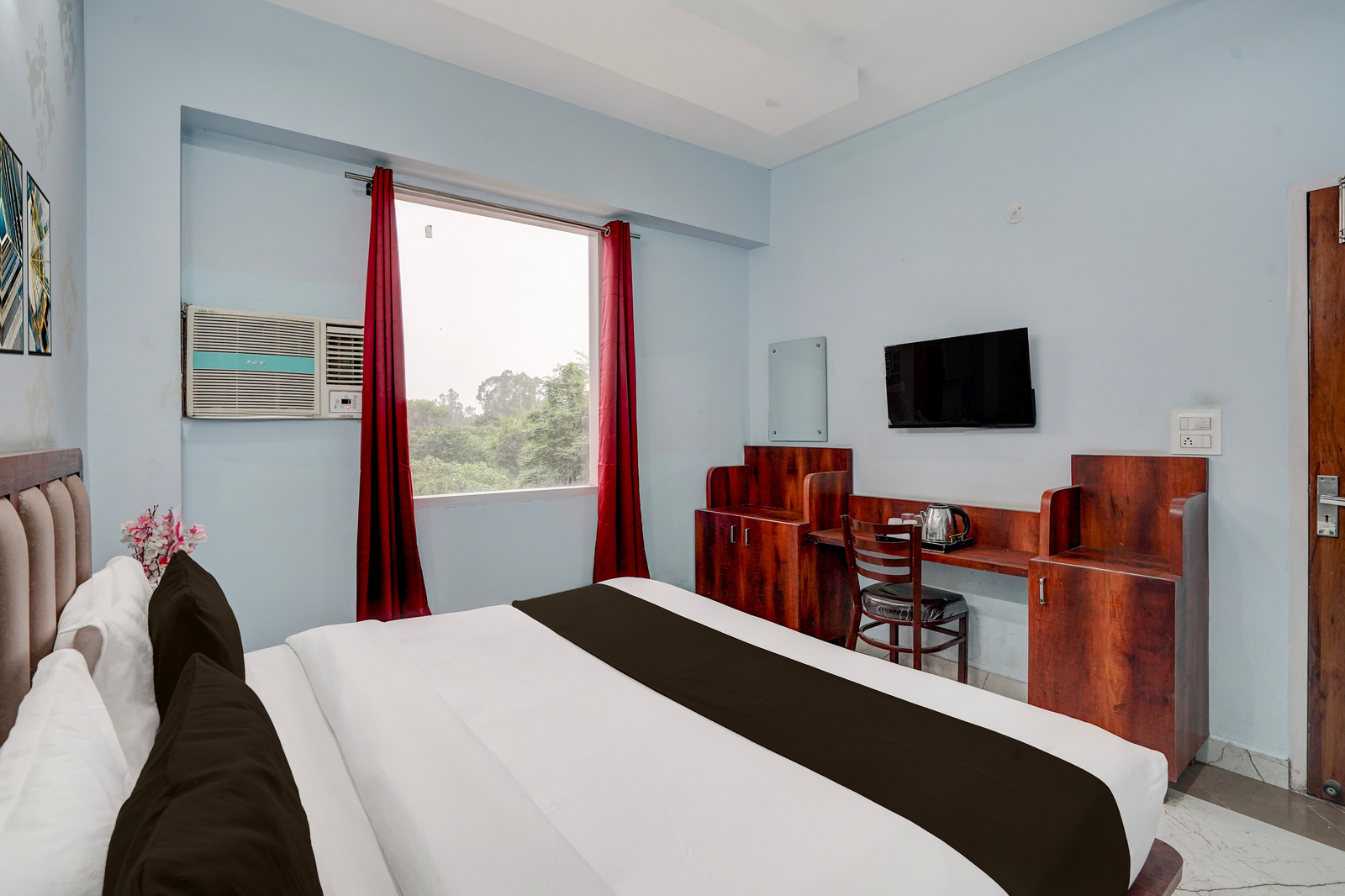 hotel o sector 52 chandigarh isbt road formerly hari residency