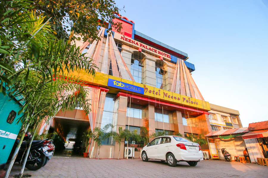 fabhotel neena palace