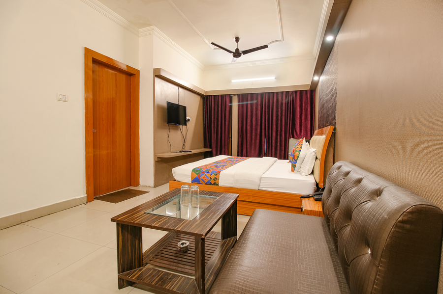 fabhotel neena palace