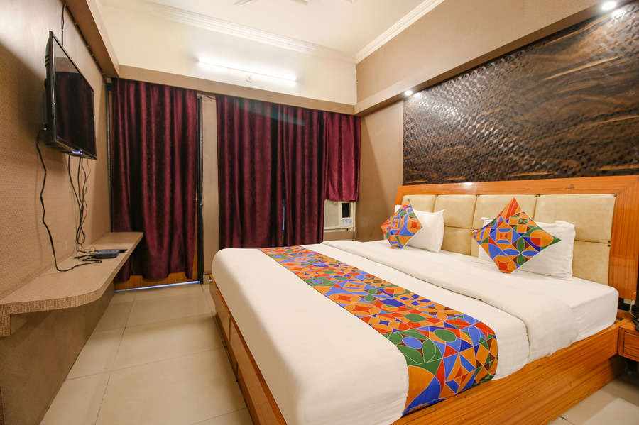 fabhotel neena palace