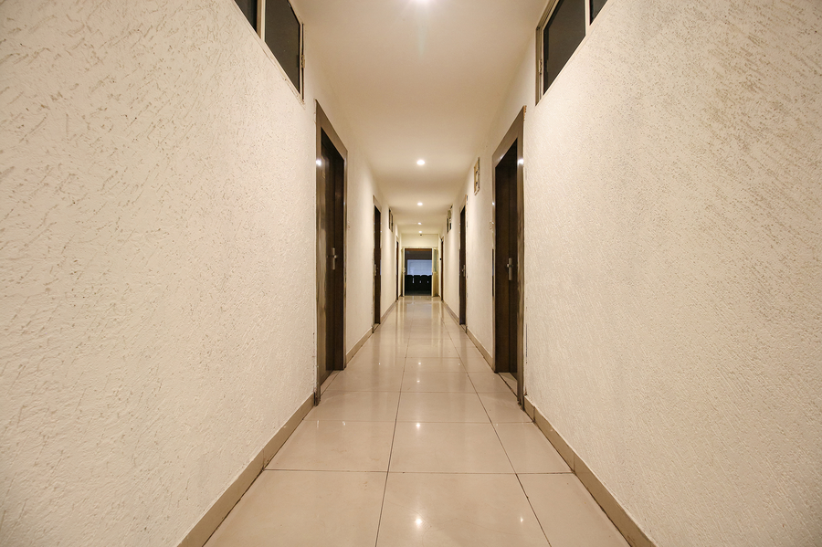 fabhotel neena palace