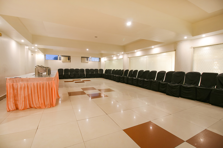 fabhotel neena palace