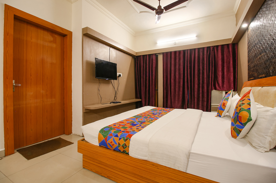 fabhotel neena palace
