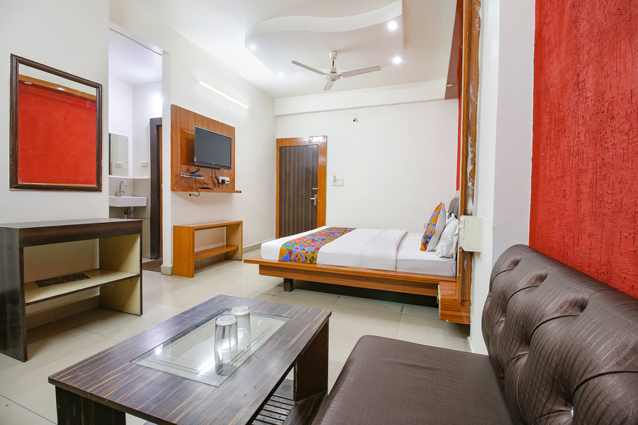 fabhotel neena palace