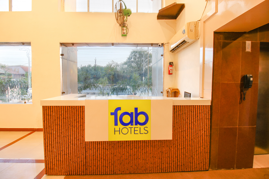fabhotel neena palace