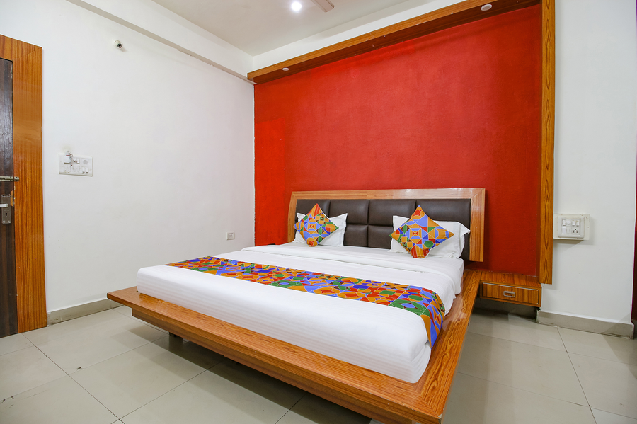 fabhotel neena palace