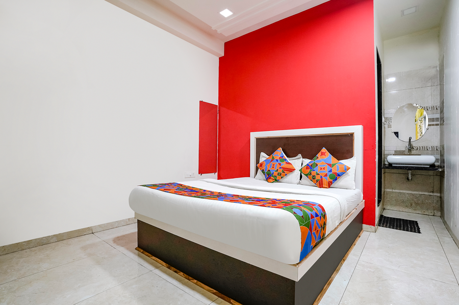 Fabexpress Sai Lodging,NASHIK ROAD RAILWAY STATION,2 star