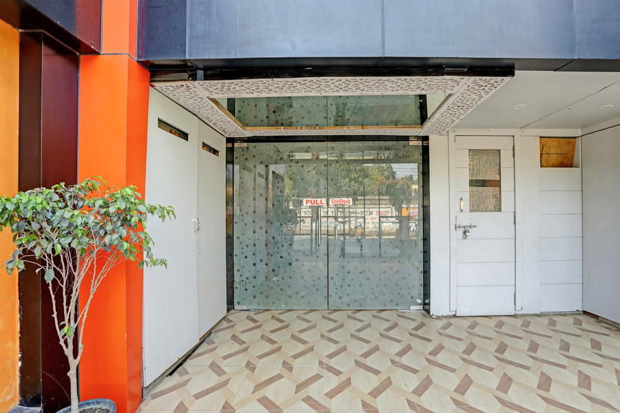 super hotel o hyderabad gate iit bhu