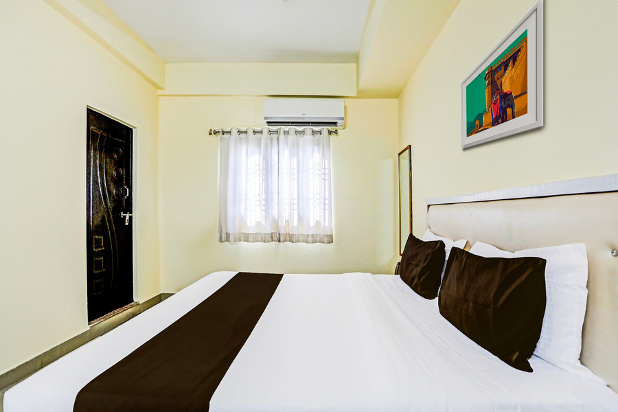 super hotel o hyderabad gate iit bhu