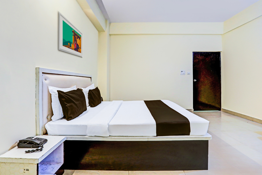super hotel o hyderabad gate iit bhu