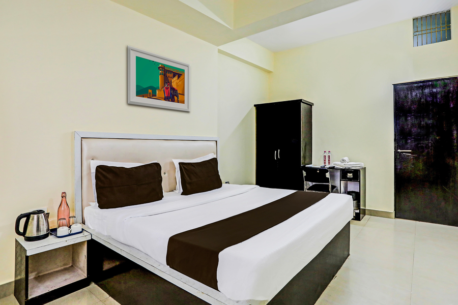super hotel o hyderabad gate iit bhu