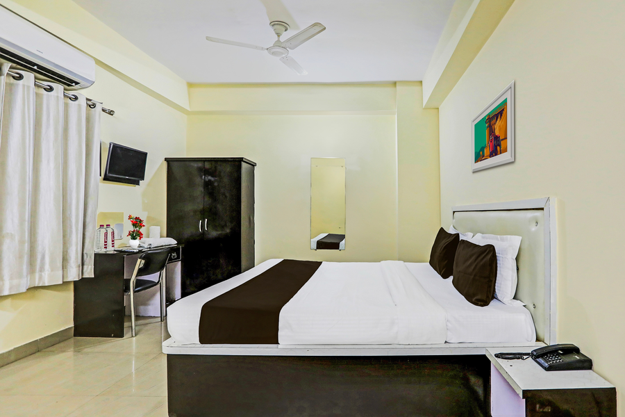 super hotel o hyderabad gate iit bhu