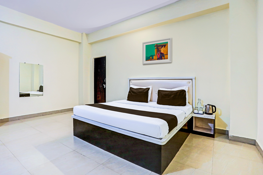 super hotel o hyderabad gate iit bhu