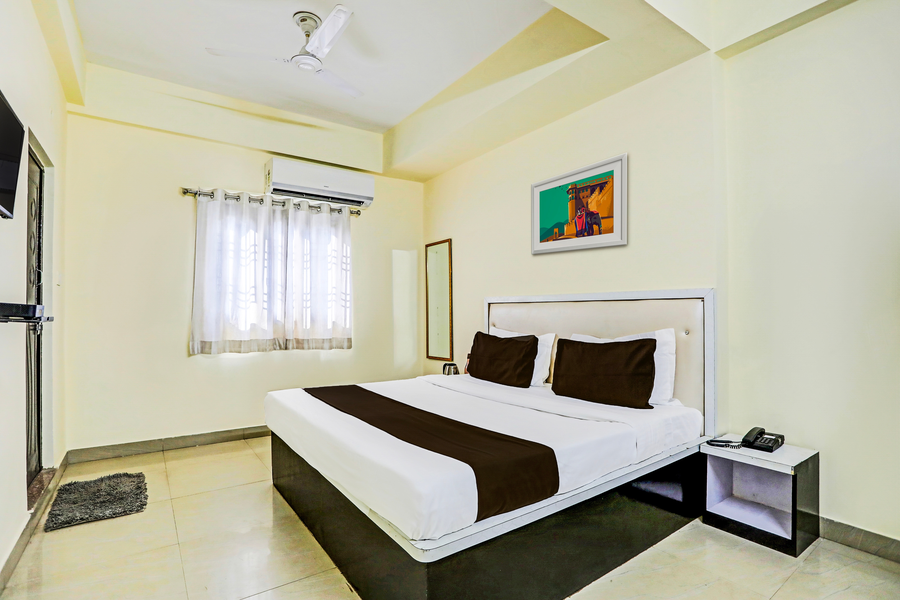 super hotel o hyderabad gate iit bhu