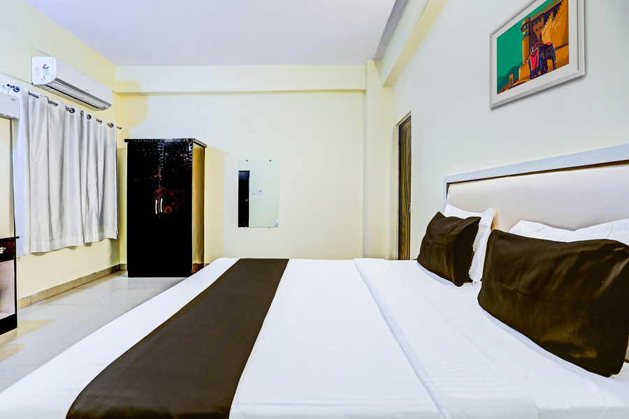 super hotel o hyderabad gate iit bhu