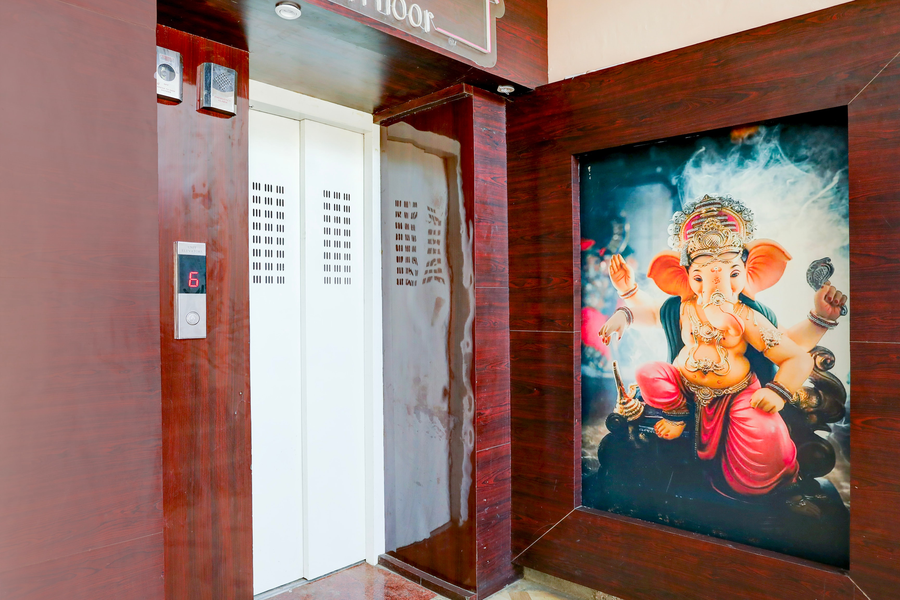 super hotel o hyderabad gate iit bhu