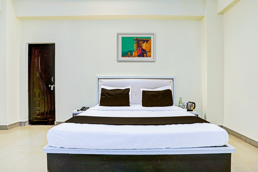 super hotel o hyderabad gate iit bhu