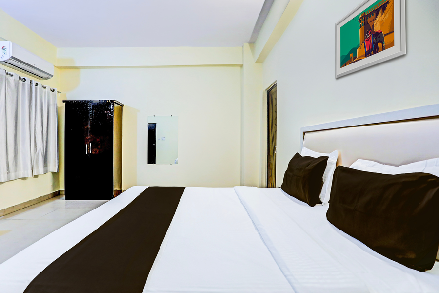 super hotel o hyderabad gate iit bhu