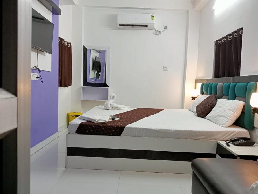 hotel green leaf by stays easy