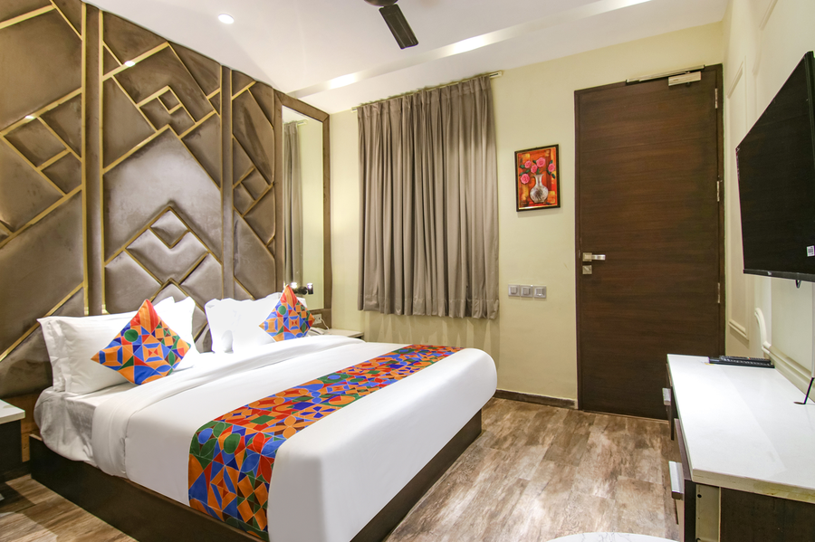 fabhotel prime k9 crown
