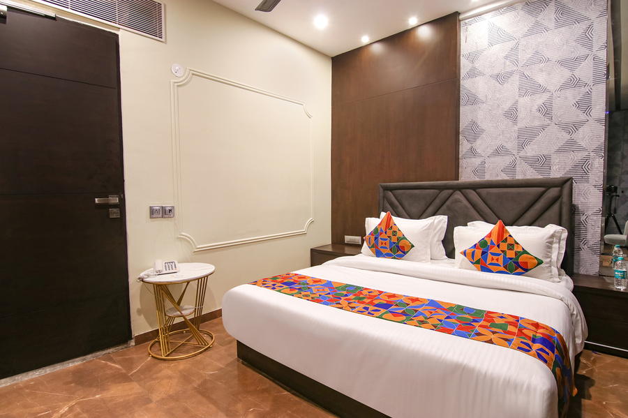 fabhotel prime k9 crown