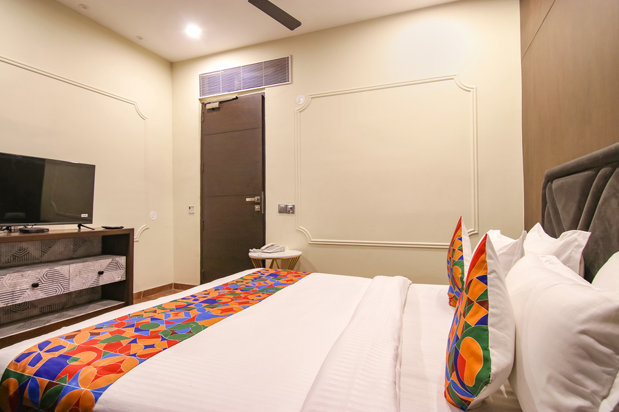 fabhotel prime k9 crown