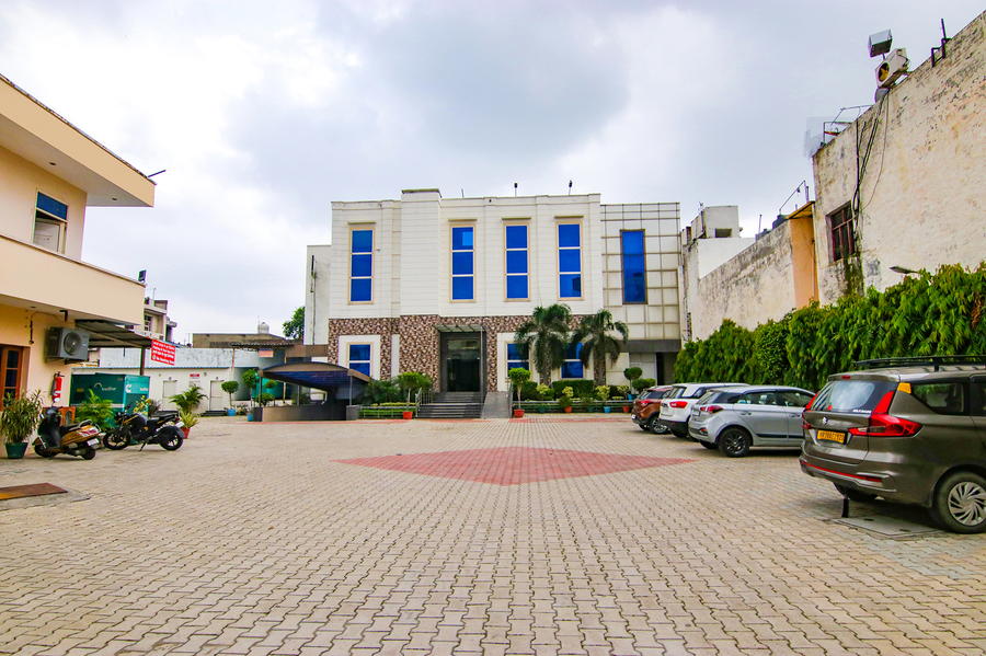 fabhotel jalandhar corporate suites