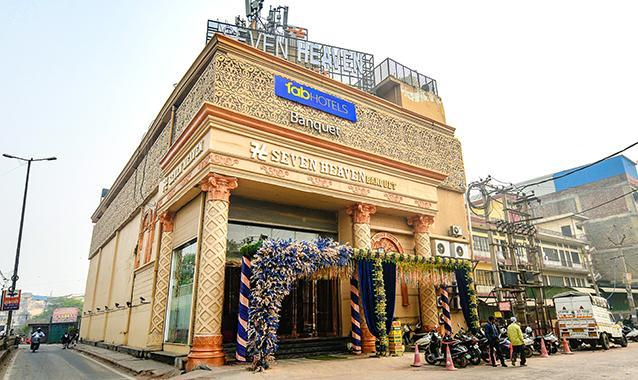 Via Seven Heaven,Shakurpur, New Delhi,3 star