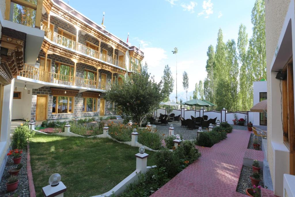 Hotel Lhalingkha,Upper Tukcha Road,3 star