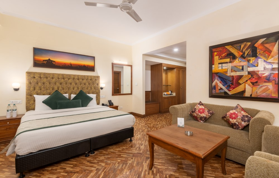 Hotel Green Castle Mall Road,Mall Rd,4 star