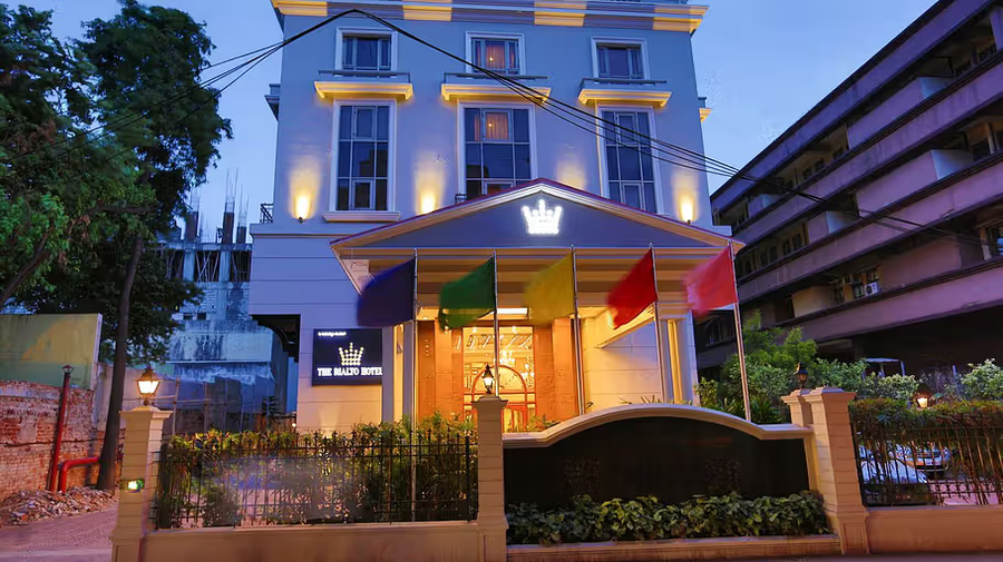 The Rialto Hotel,Gandhi Nagar,3 star