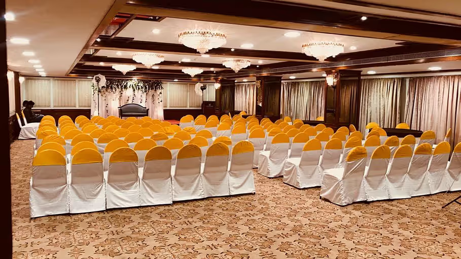 The Rialto Hotel,Gandhi Nagar,3 star