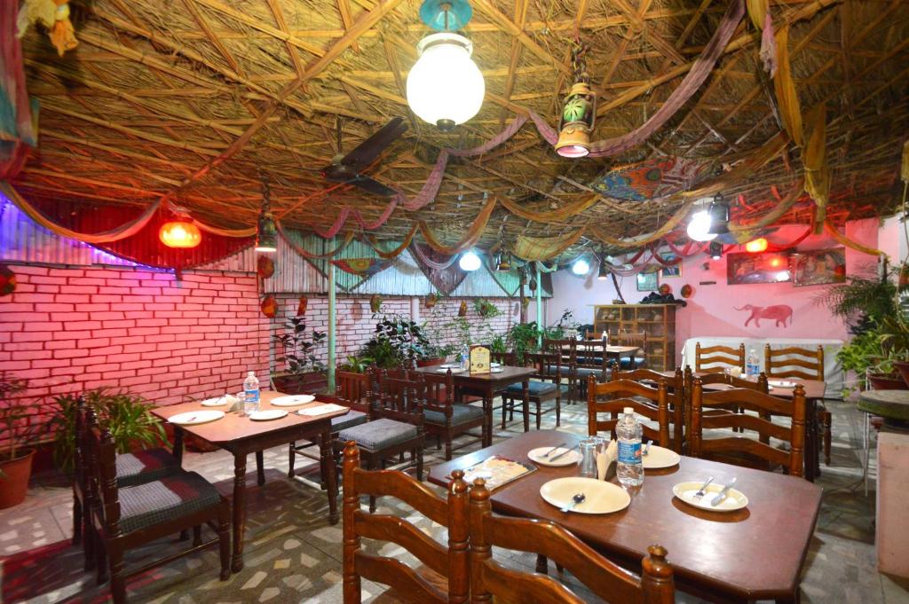 Hotel Jai Maa Palace,Bani Park,3 star