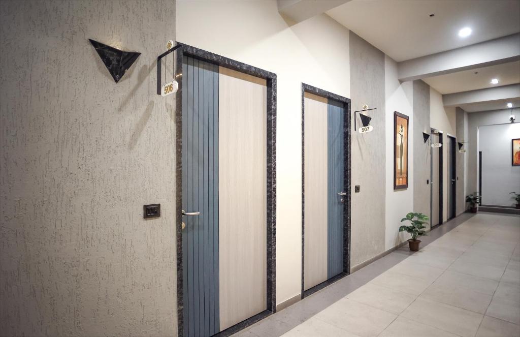 Hotel The Parker Inn By Kbnt Group,Palanpur, Surat,3 star