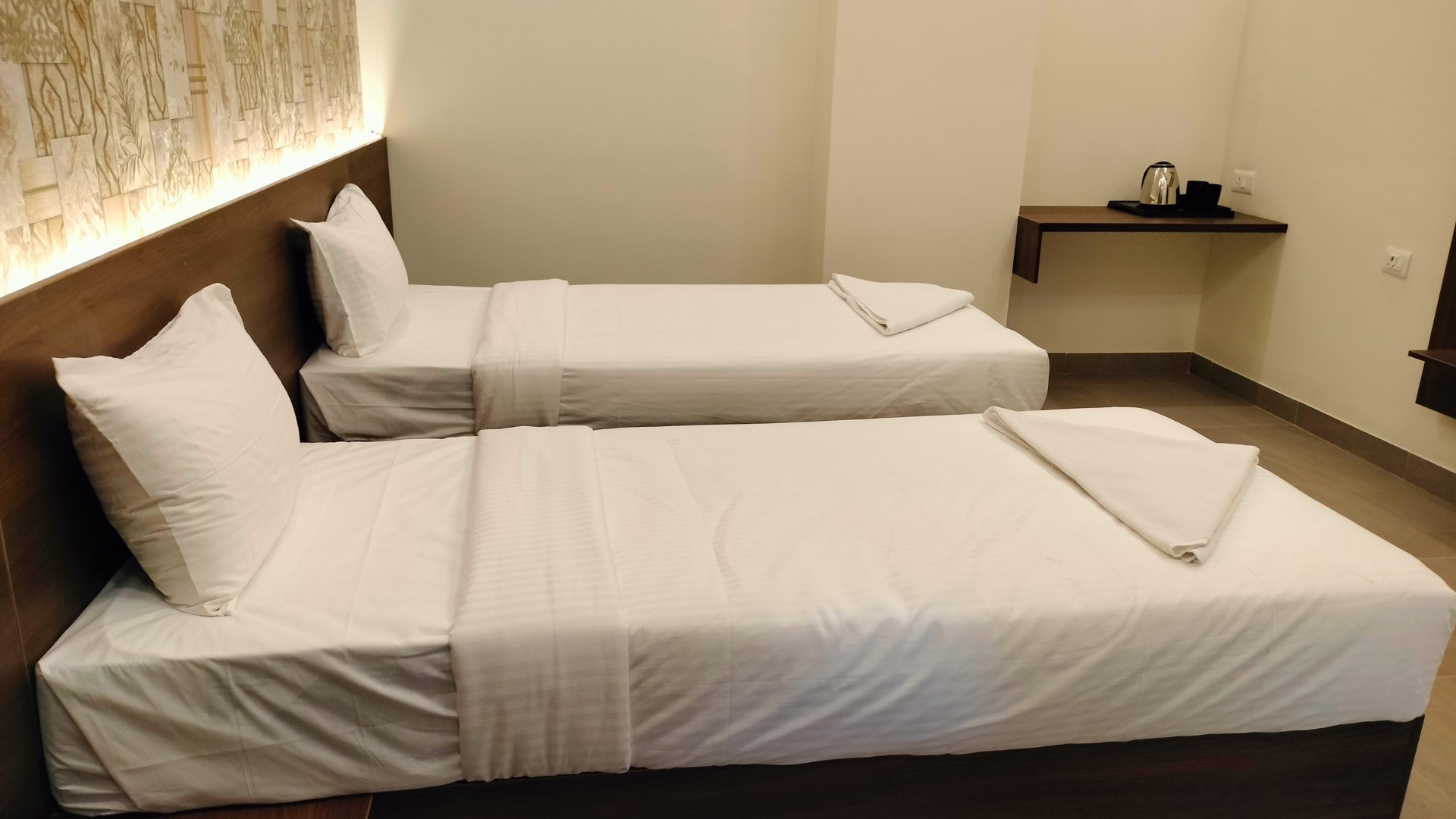 globus hotel by silicon hearth