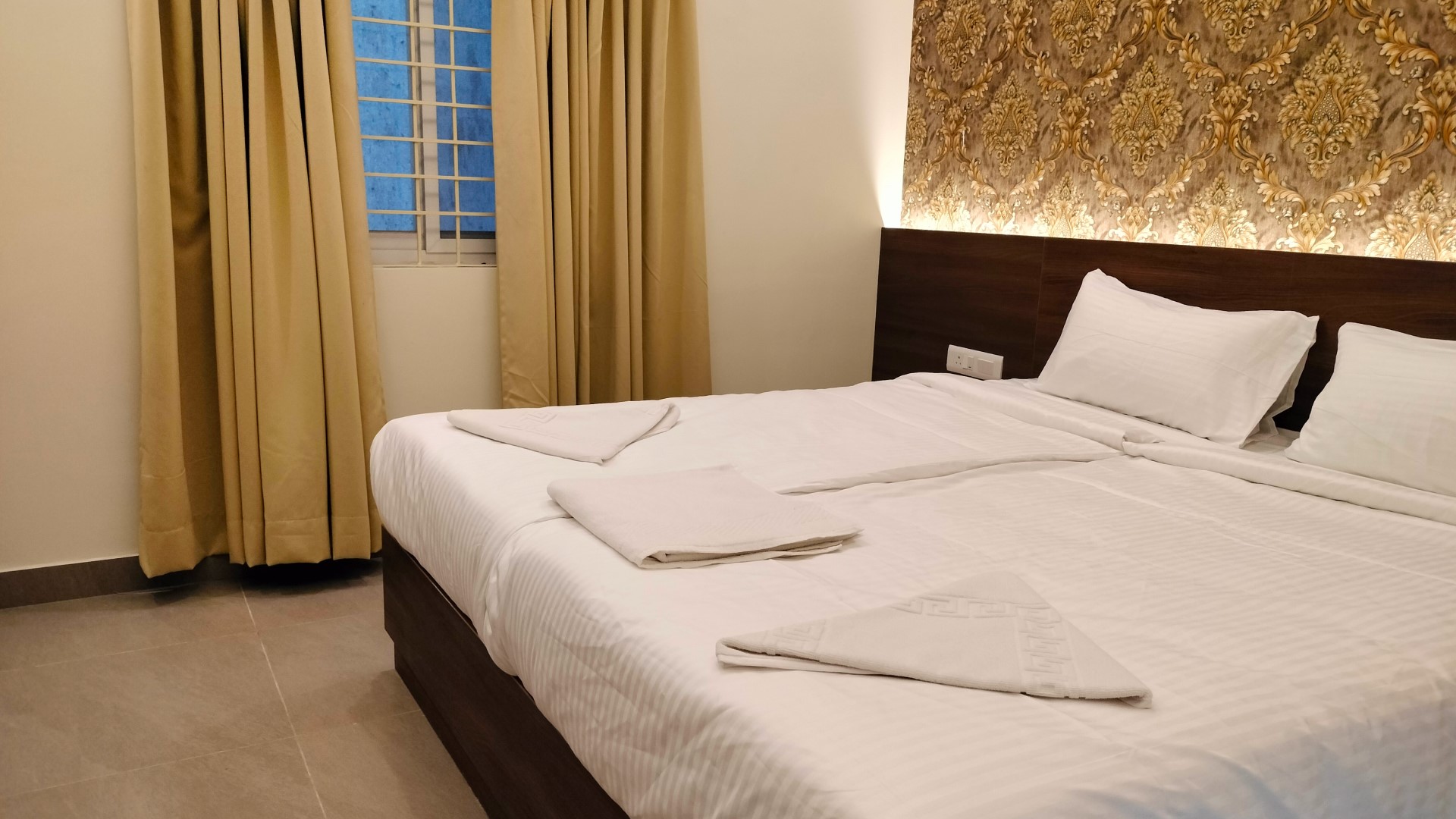 globus hotel by silicon hearth