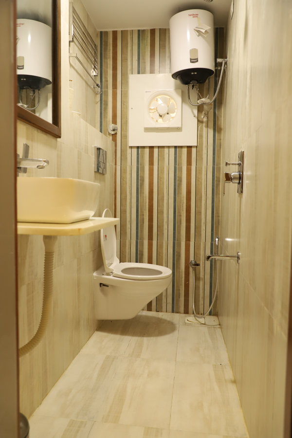 hotel hinduja empire