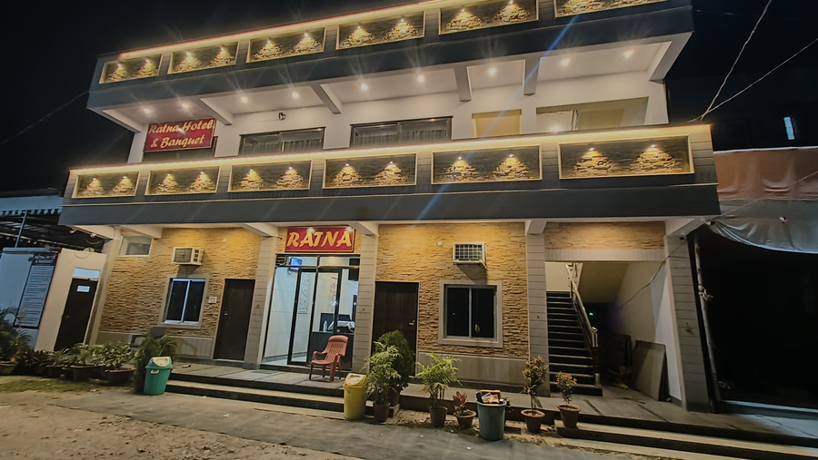 Ratna Hotel & Banquet,,3 star
