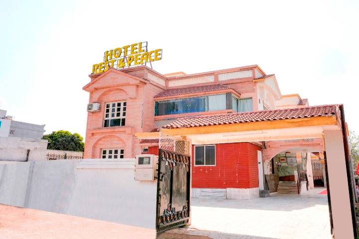 Hotel Rest And Peace,Near Ahmedabad Airport,3 star