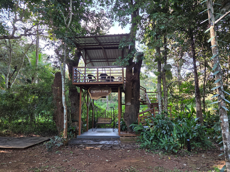 Captain's Camp,,3 star