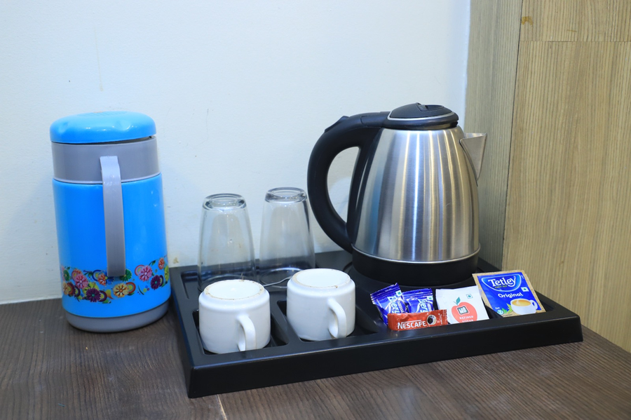 Hotel Prashant,Opposite Navlakha Bus Stand,3 star