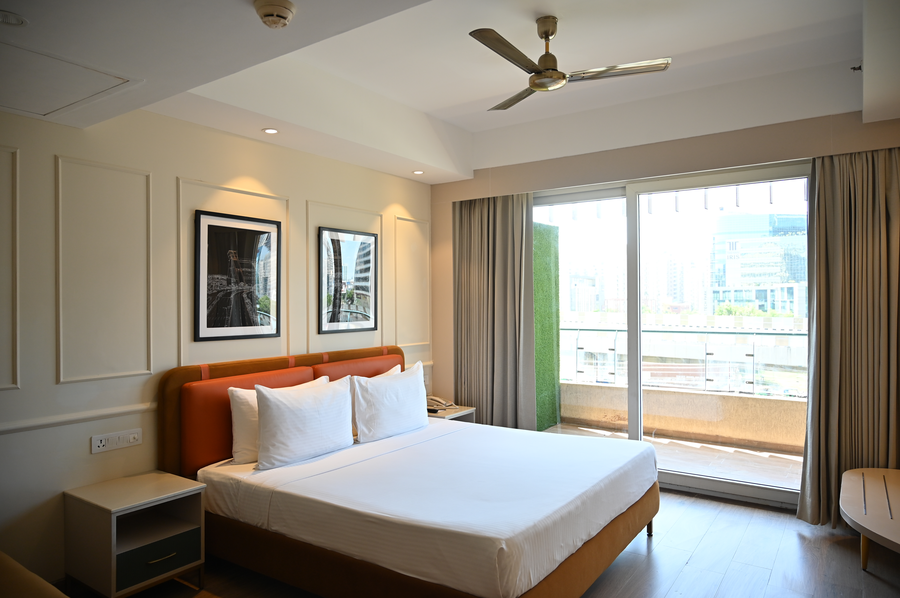 alivaa hotel gurugram sohna road city center