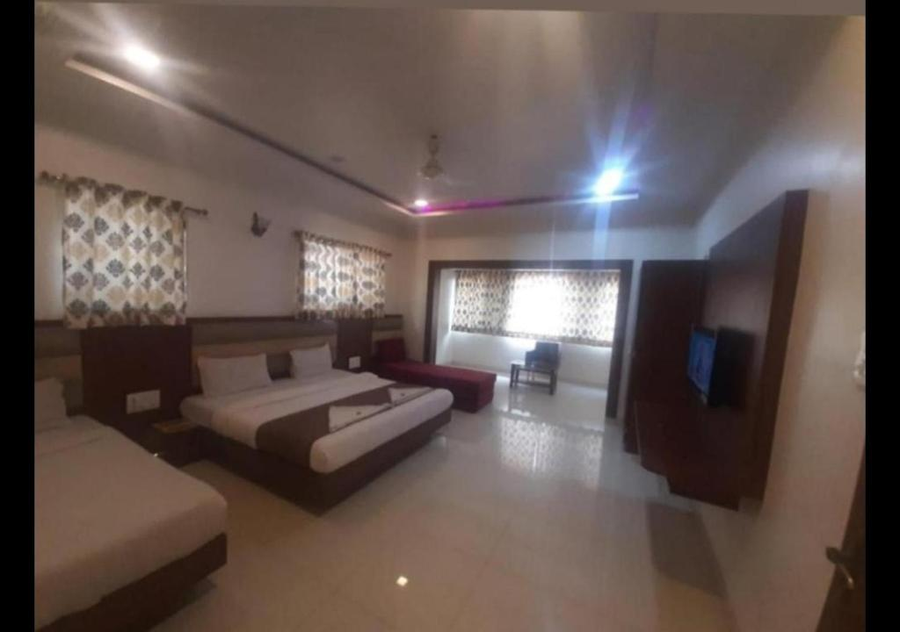 hotel golden palms