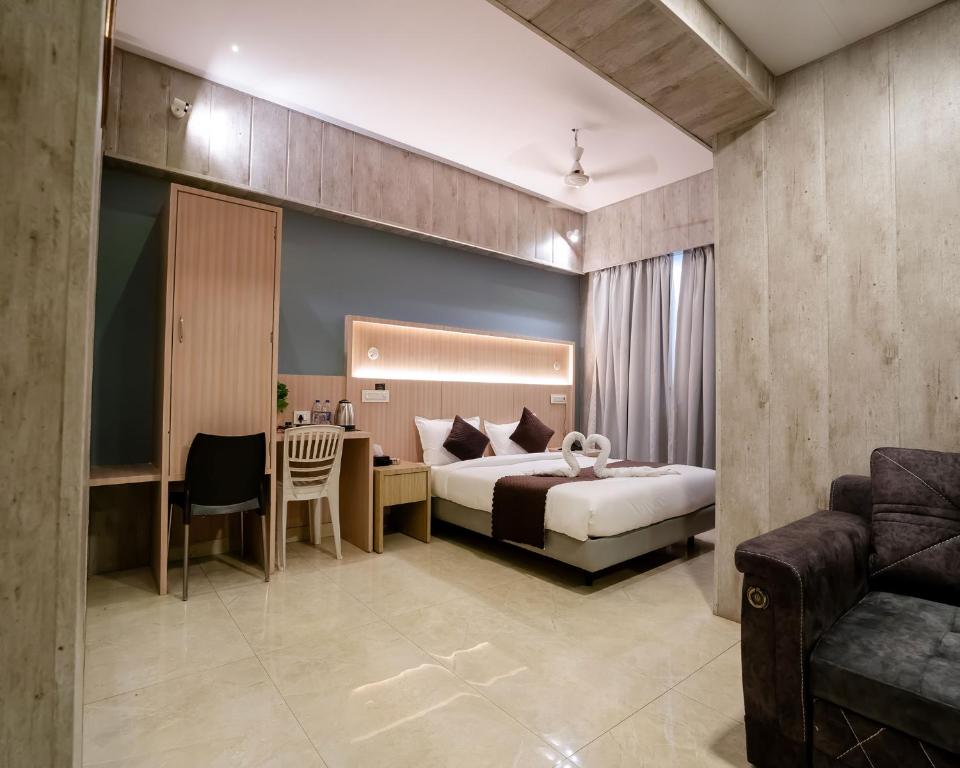 hotel grand seasons
