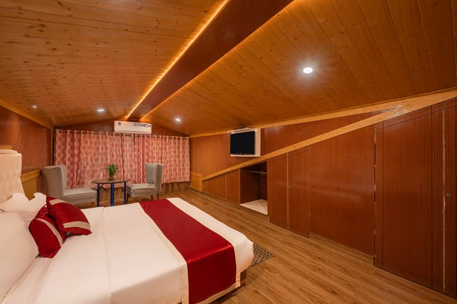 Hotel Wood Stock Luxury,Shamli Nichli,4 star