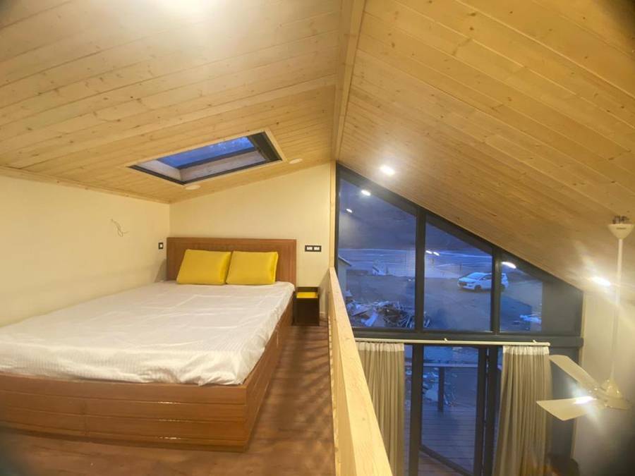 Yellow Hotels And Cottages,,3 star
