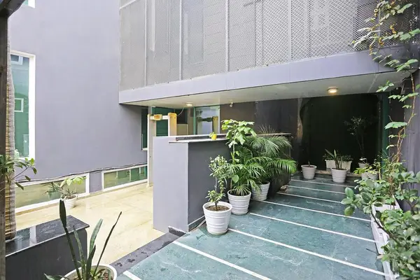 fabhotel the runner