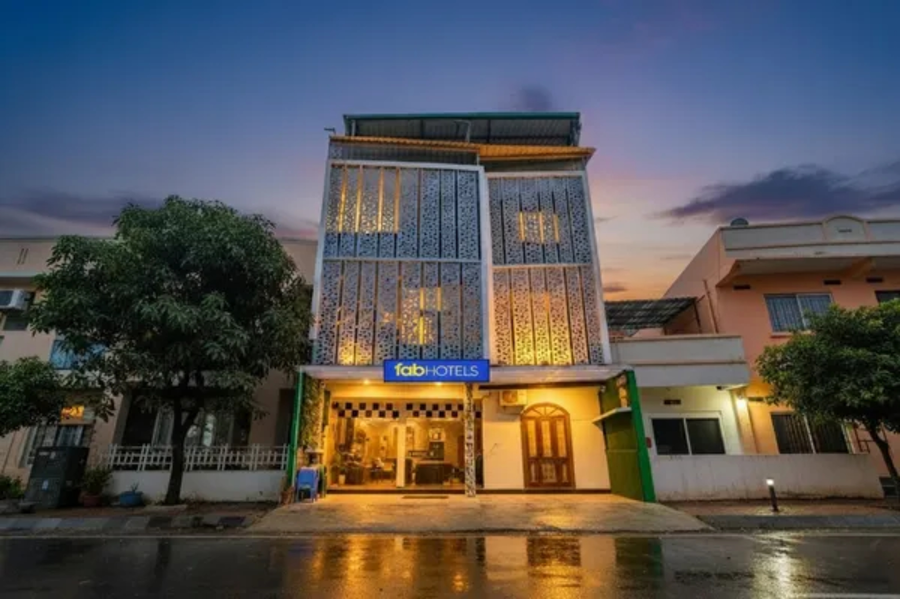 Fabhotel Duke Inn,Mendua,3 star