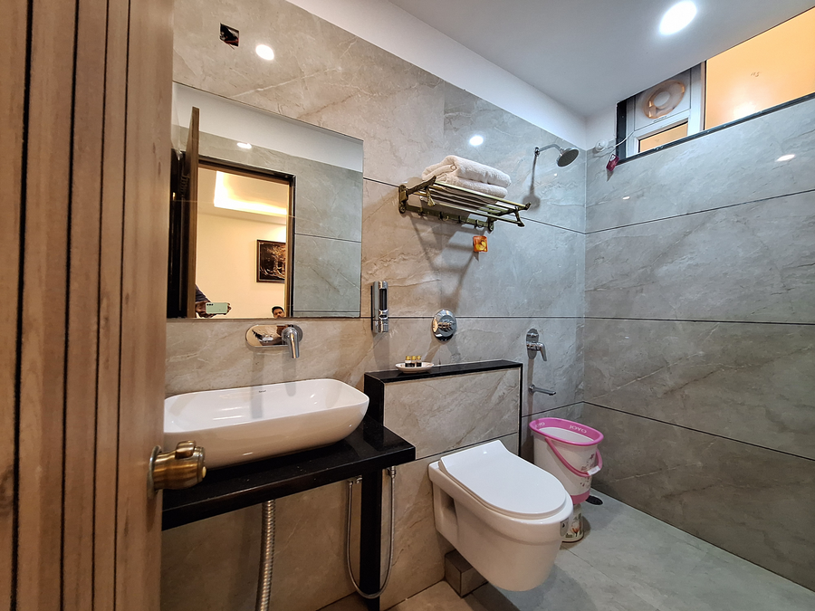 Hotel Krishna Pride,Kolar Road, Bhopal,3 star