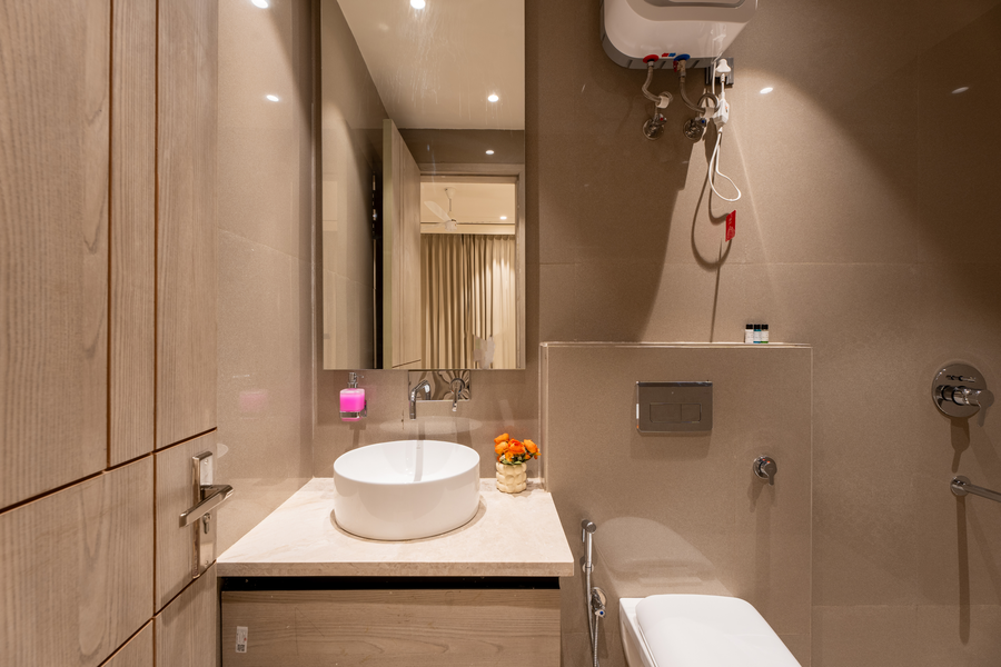 the lodgers luxury hotel near golf course road gurgaon